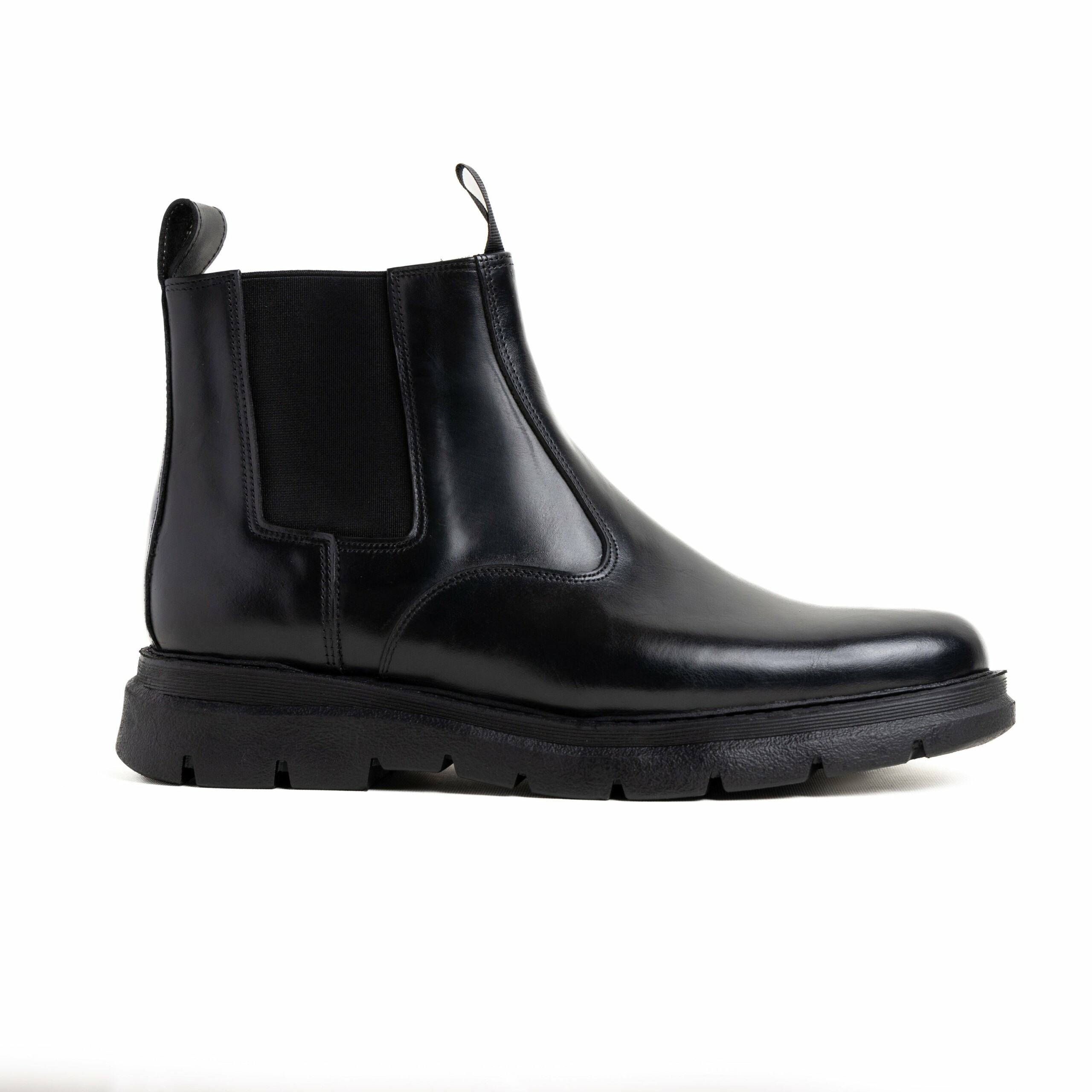 black lined chelsea boot
